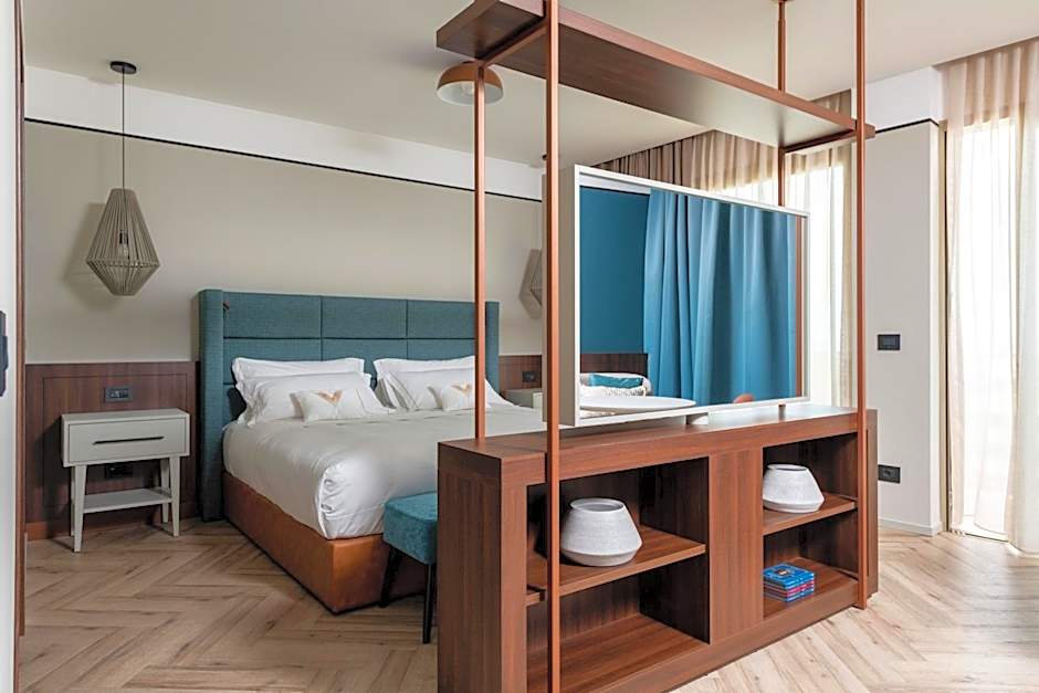 Visionair Suites & SPA-Room Only e Honesty Bar