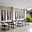 Grand Kuta Hotel Lombok - Pool - 43 inch Google TV - Strong 60Mbps WiFi - New Enhanced Management