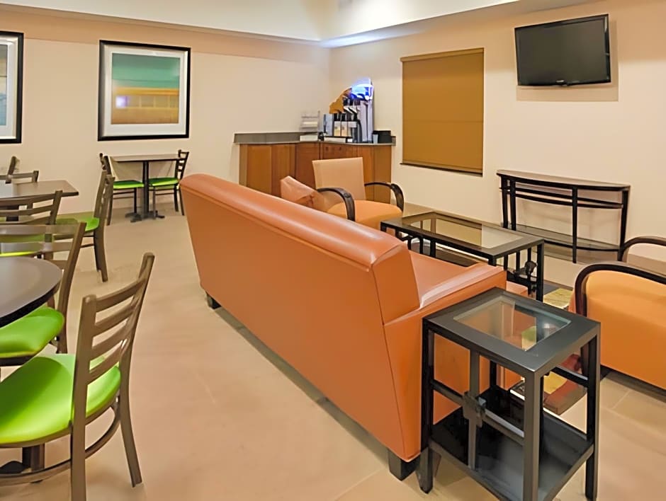 Holiday Inn Express Topeka North By IHG