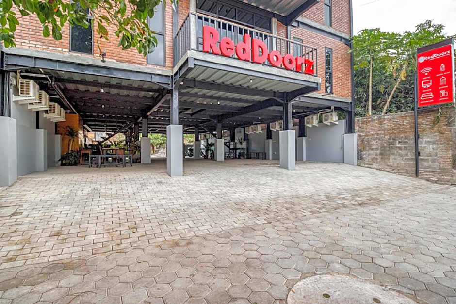 RedDoorz Syariah @ Babadan Baru Jakal