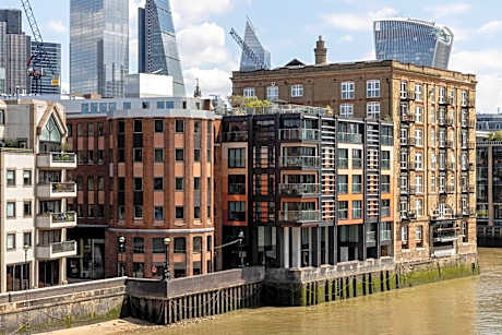 Locke at Broken Wharf
