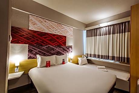 Standard Queen Room with Extra Child Bed