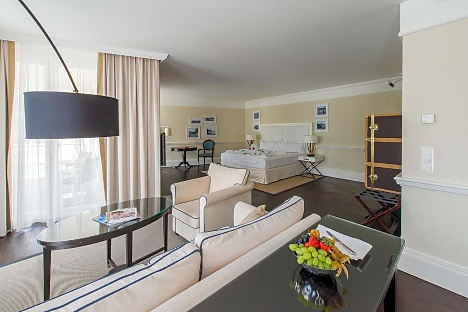 Lake's - My Lake Hotel