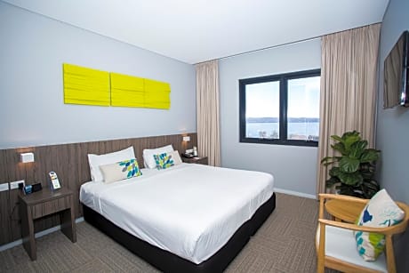 Superior King Room with Lake View