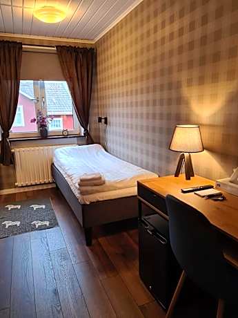 Single Room with Shared Shower and Toilet