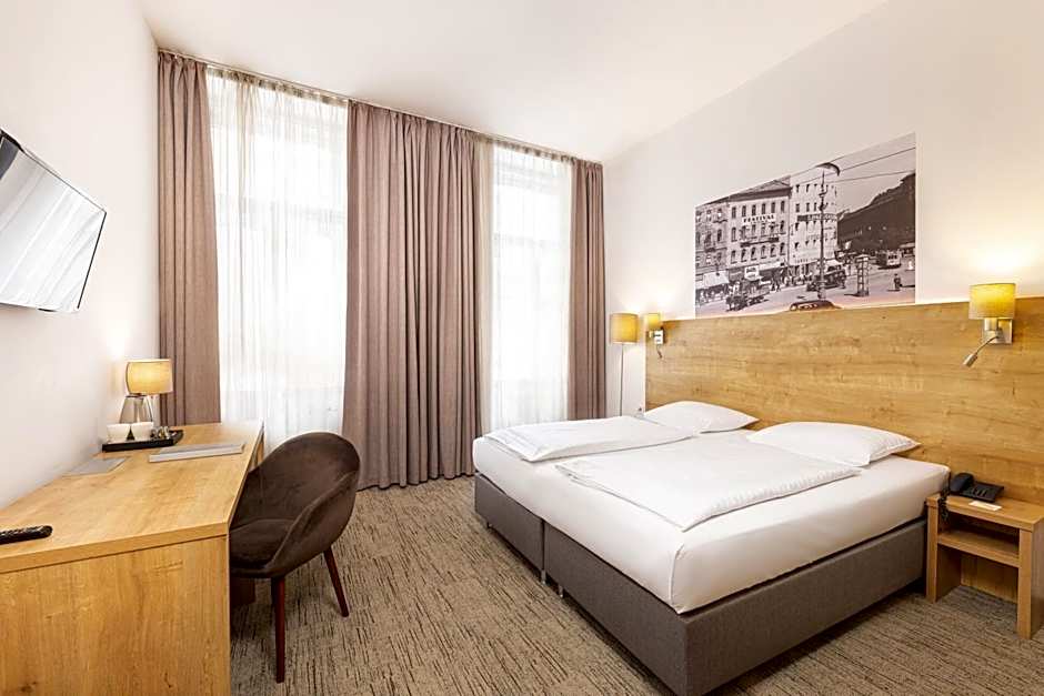 City Hotel Ring
