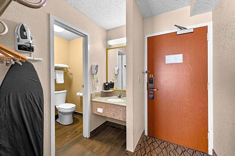 Baymont by Wyndham Madison Heights Detroit Area