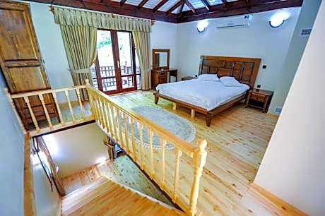 Suite with Mountain View