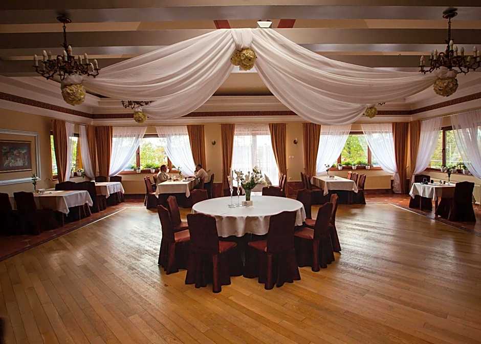 Noclegi i restauracja Zajazd Pod Skałą