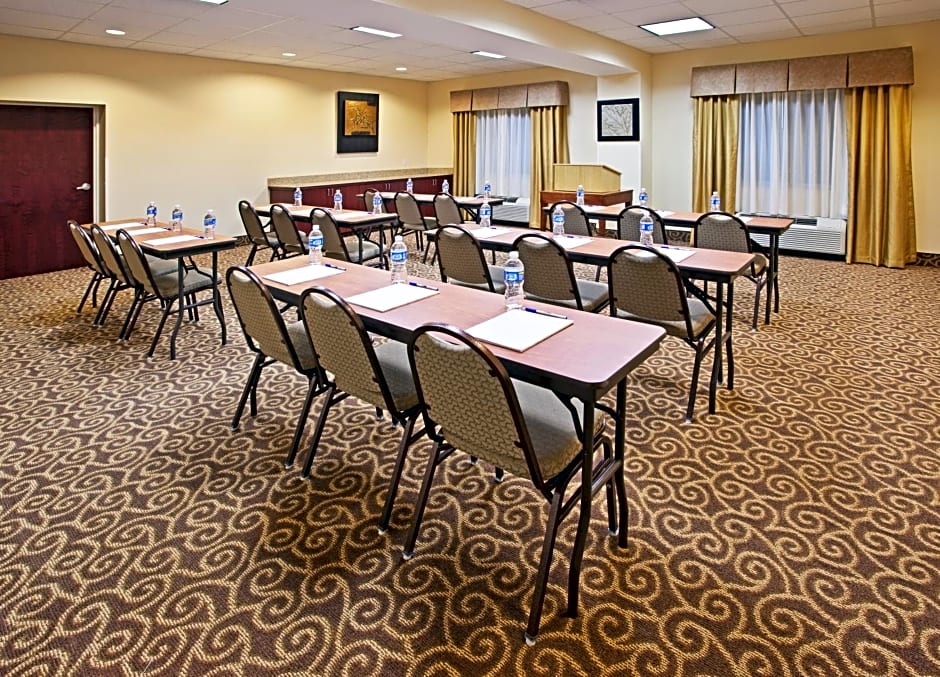 Holiday Inn Express & Suites Niagara Falls By IHG
