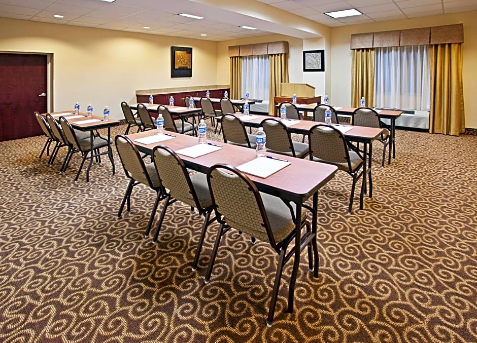 Holiday Inn Express & Suites Niagara Falls