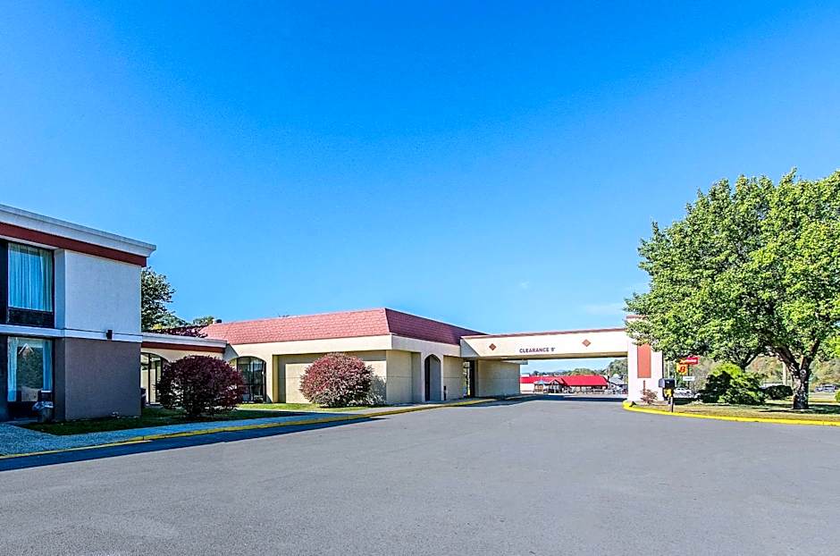 Econo Lodge Inn & Suites Norton - Wise South