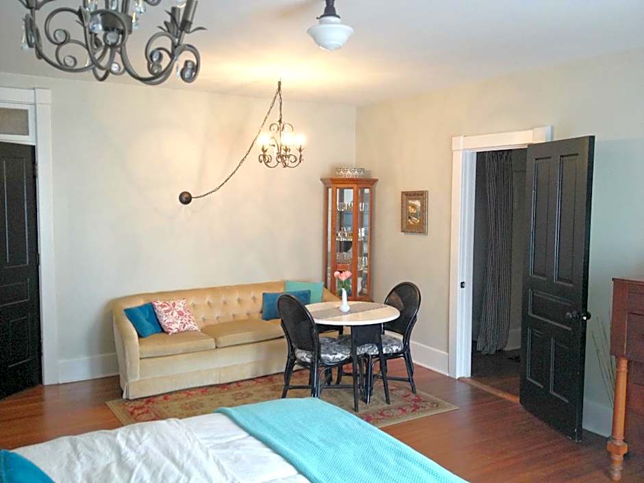 The Inn at Ragged Edge