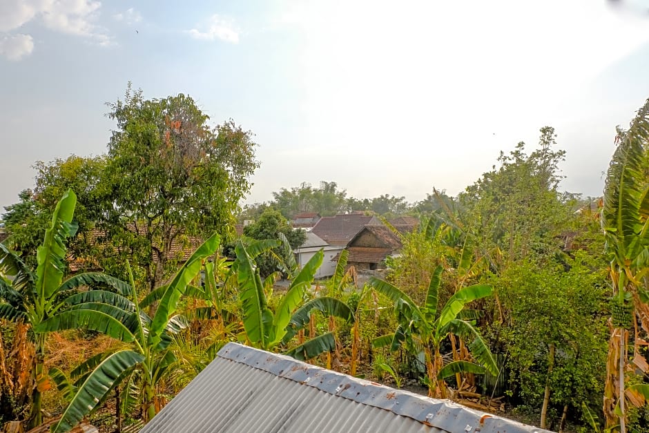 1784 Hj. Aniek Residence