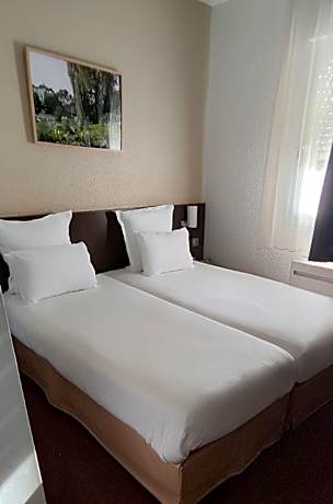 Double Room with 2 Single Beds