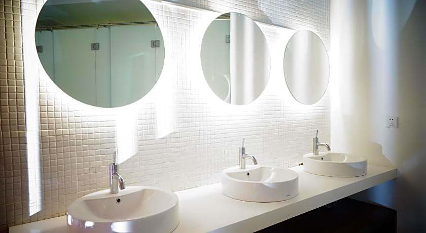 Borough Capsule Hostel Bali