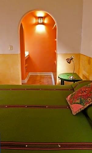 Hotel Medio Mundo