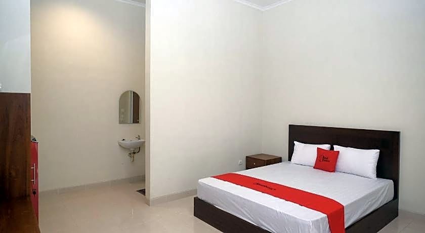 RedDoorz Syariah near Transmart Pabelan Solo