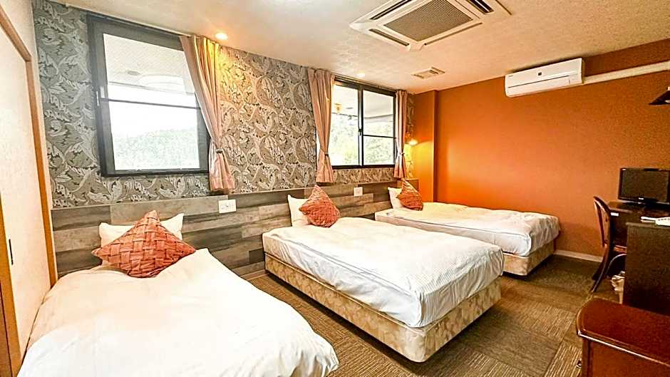 HOTEL VILLAGE