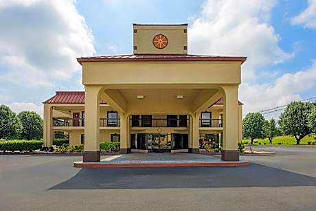 Red Roof Inn & Suites Clinton, TN