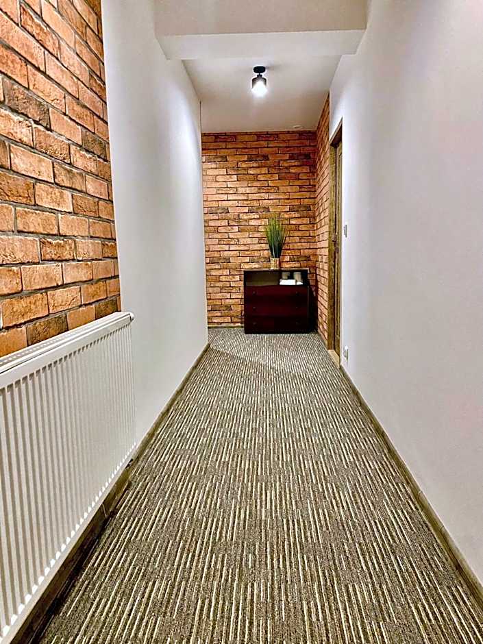 Old Tree Home & Restaurant