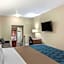 Econo Lodge Inn & Suites Downtown