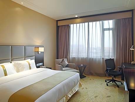 1 King Superior Non-Smoking