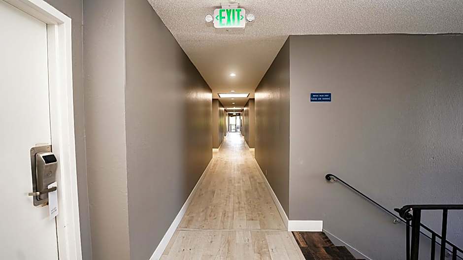 SeaSide Inn & Suites