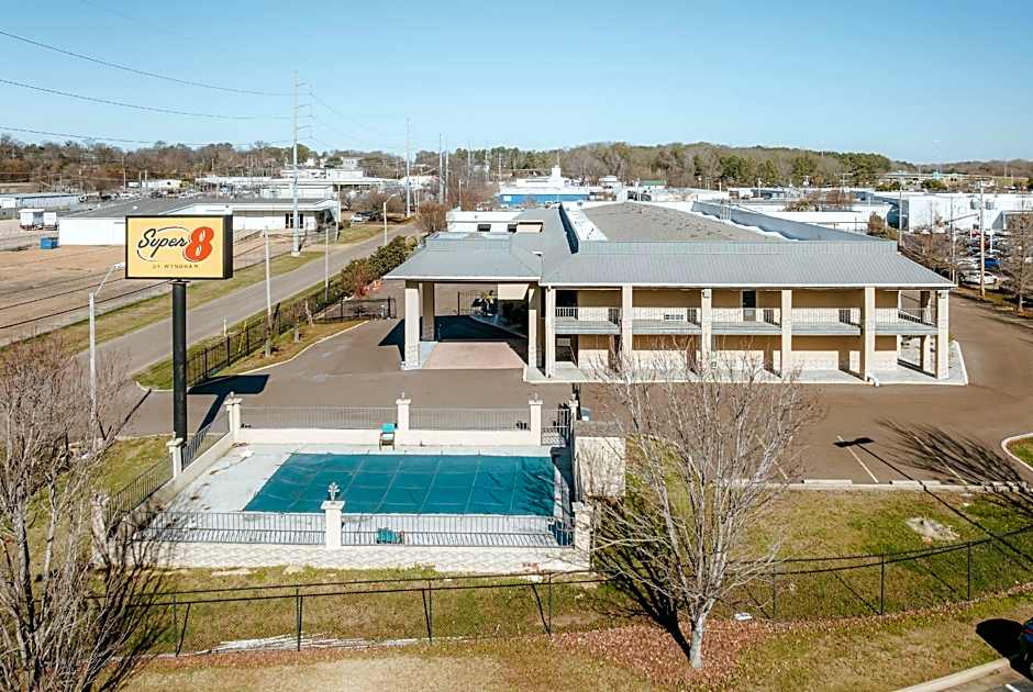 Super 8 by Wyndham Jackson MS Near the Fairgrounds