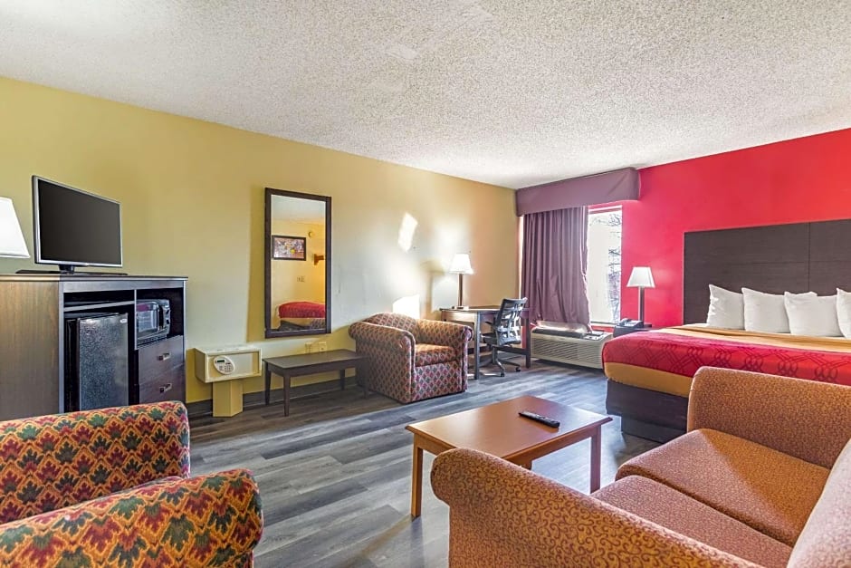 Econo Lodge Inn & Suite Clarksville