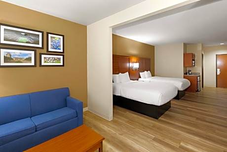 Queen Suite with Two Queen Beds, Mobility Access and Bathtub with Grab Bars, Non-Smoking