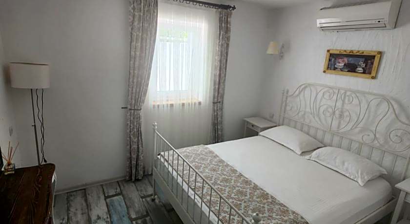 Tarcin Alacati Otel