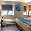 Econo Lodge Inn & Suites Downtown
