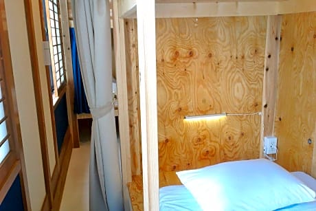 Bunk Bed in Mixed Dormitory Room