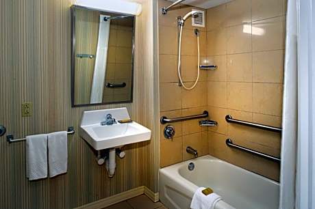 Queen Room with Two Queen Beds and Bath Tub - Mobility Accessible