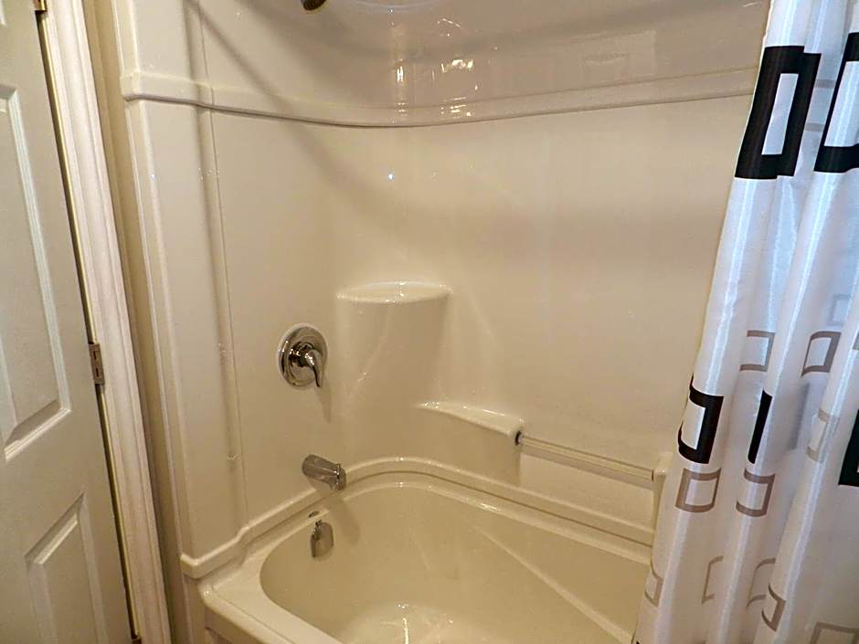 Kings Inn Near the Falls