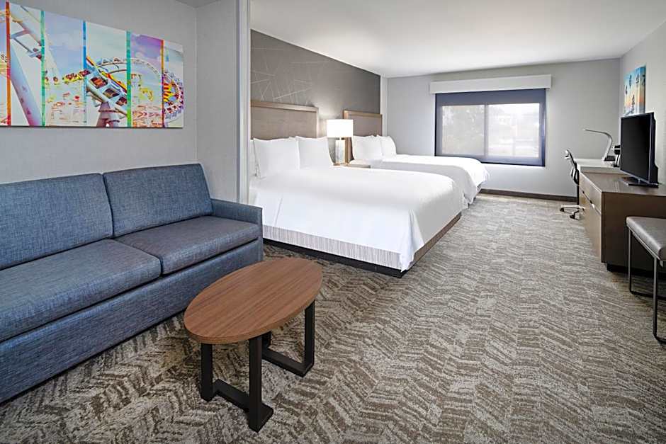 Best Western Valencia/Six Flags Inn & Suites