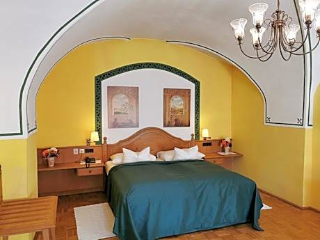 Executive Suite with Spa Bath