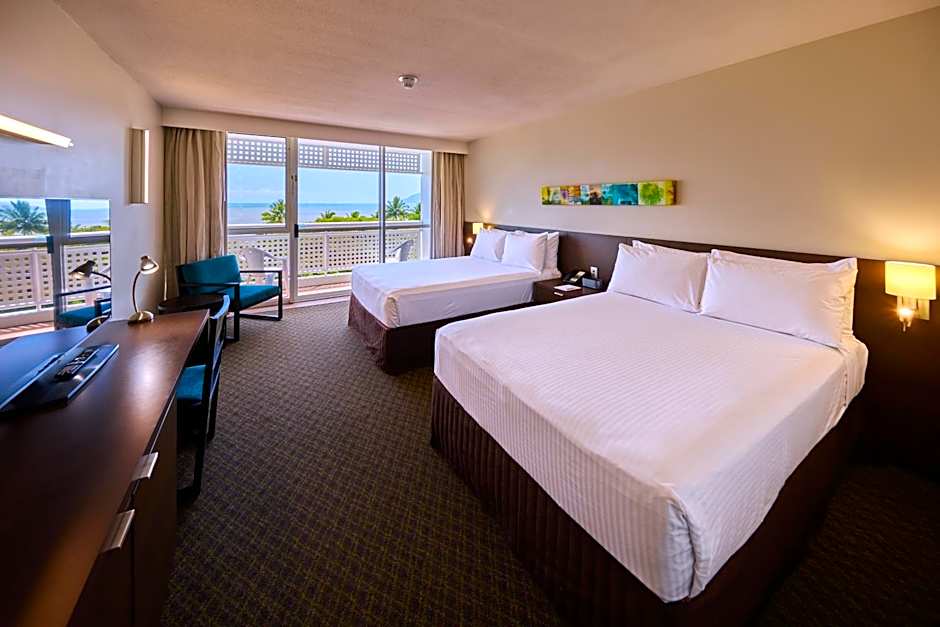 Cairns Harbourside Hotel