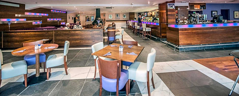 Parklands Hotel & Country Club