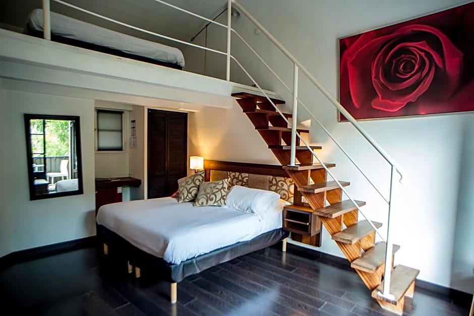 Hotel B Lodge