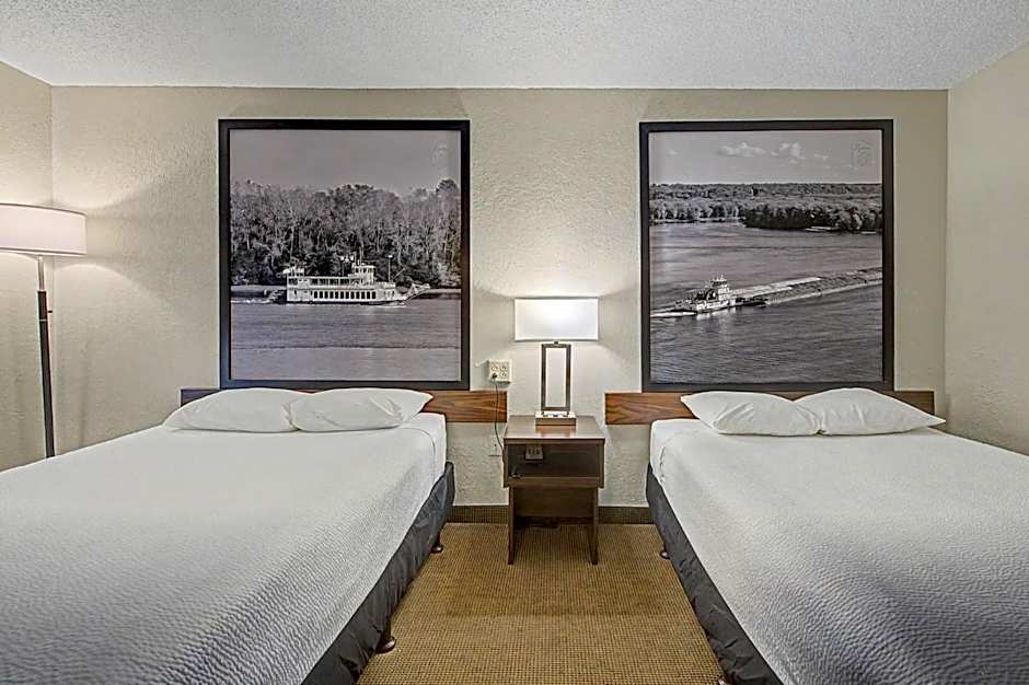 Super 8 by Wyndham Dubuque/Galena Area