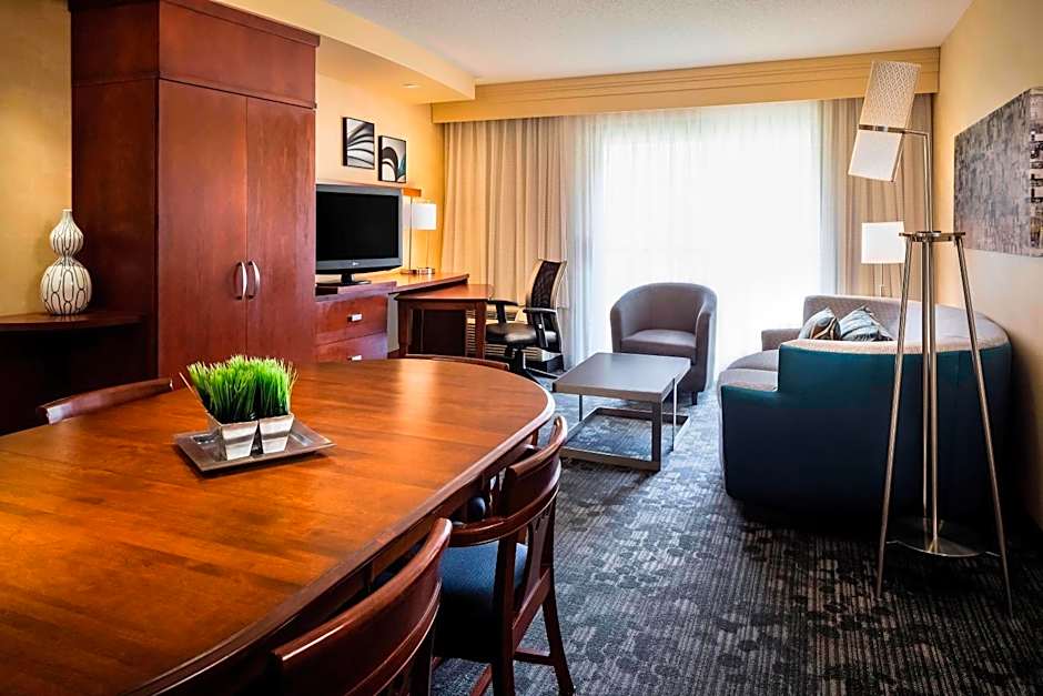Courtyard by Marriott Kansas City Shawnee