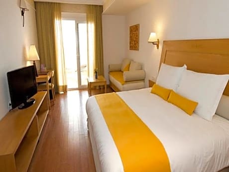 single superior pool view