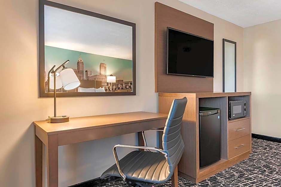 Clarion Pointe Indianapolis Airport