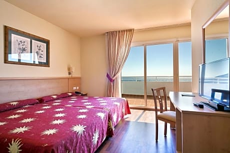 Standard Double Room with Sea View (3 Adults)