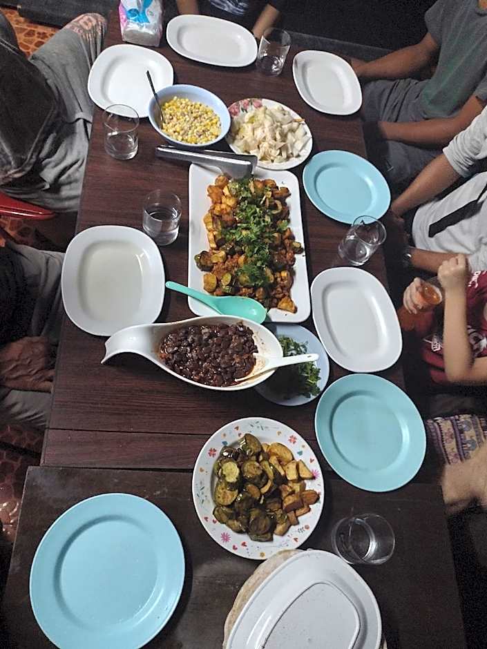 Mae Sot Commune and Camping 