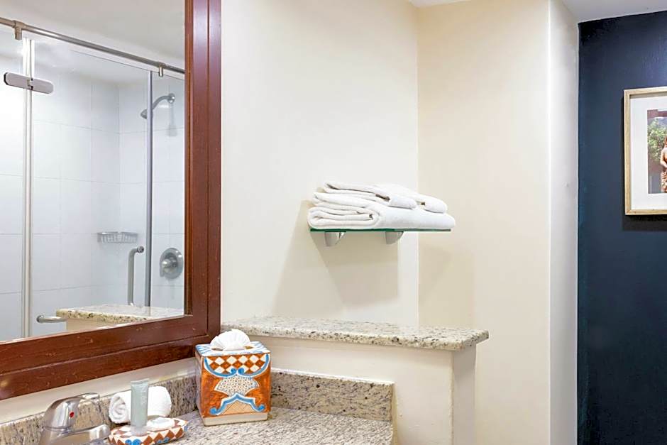 Courtyard by Marriott Toluca Airport