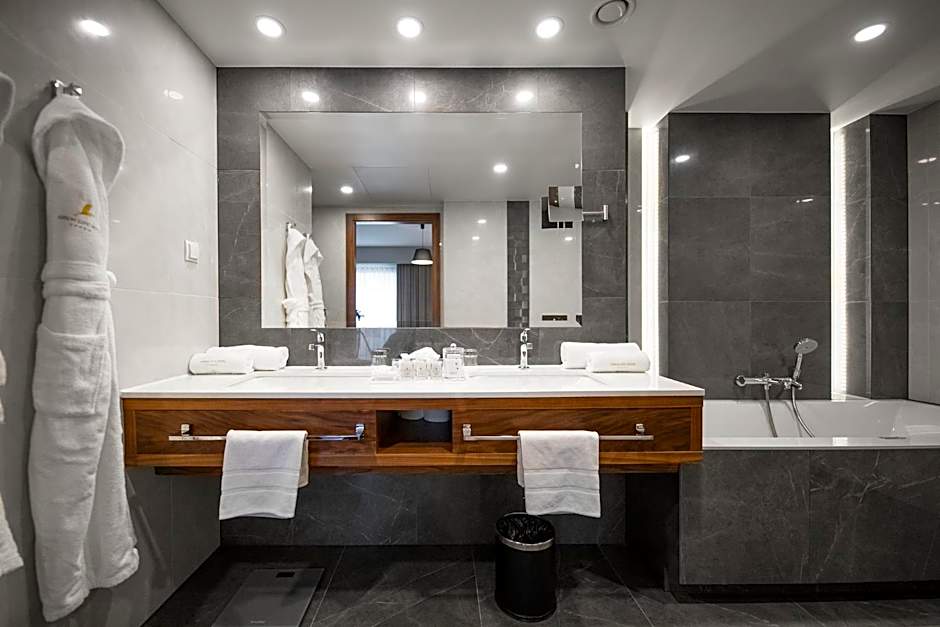 Heron Live Hotel Marina & SPA