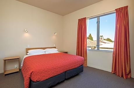 Executive One-Bedroom Apartment with Spa Bath